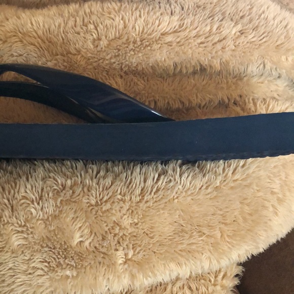 Women’s Michael Kors navy blue flip flop sandals - Picture 7 of 7